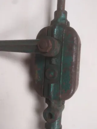 Taladro manual antiguo