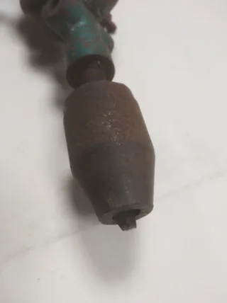 Taladro manual antiguo