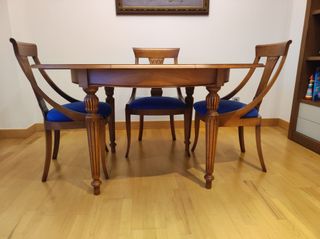 Mesa comedor extensible y 4 sillas