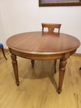 Mesa comedor extensible y 4 sillas