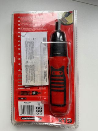 Atornillador BLACK+DECKER 6V con 19 puntas