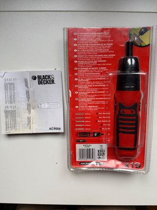 Atornillador BLACK+DECKER 6V con 19 puntas