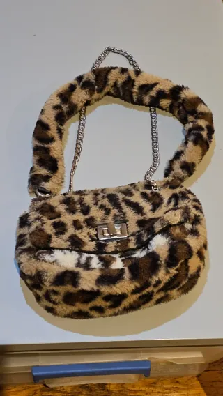 Bolso pelo leopardo Stradivarius