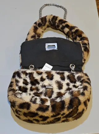 Bolso pelo leopardo Stradivarius