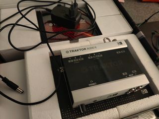 Traktor Audio 6 completo sin uso