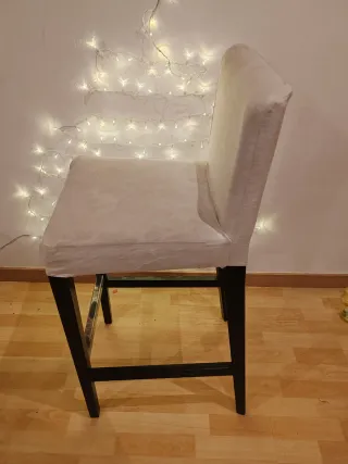 Taburete alto IKEA BERGMUND gris