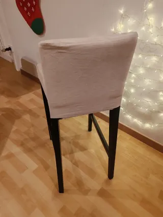 Taburete alto IKEA BERGMUND gris