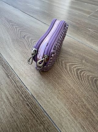 Monedero plateado y morado