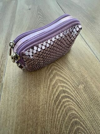 Monedero plateado y morado