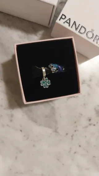 2 Charms Pandora Trébol y Geco