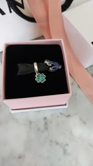 2 Charms Pandora Trébol y Geco