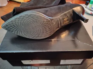 Botines elásticos de ante de la marca Daniela Vega