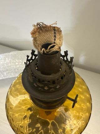 Antiguo quinqué de cristal y latón