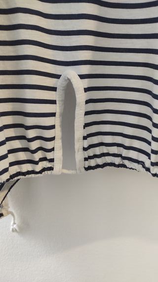 Sudadera a rayas azul y blanca