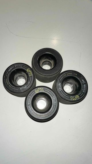 Tabla Skate Landyachtz con Ruedas Hawgs 63mm