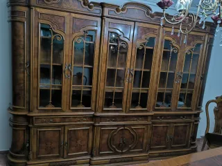 Mueble de salón con vitrina