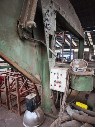 Sierra de cinta industrial