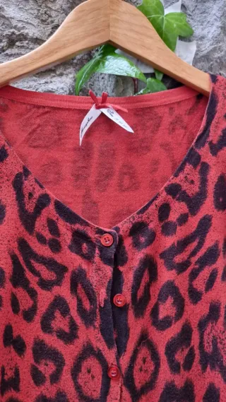 Chaqueta Leopardo Roja Primark Talla L