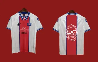 Camisetas de fútbol y cantantes variadas