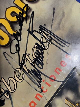 Medina Azahara, cartel autografiado.