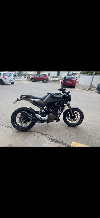 Husqvarna Svartpilen 125cc COMO NUEVA