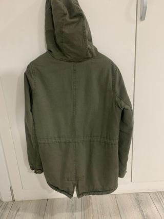Parka Zara verde forrada talla XL