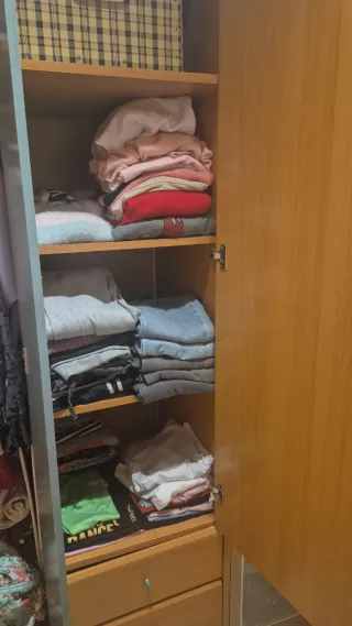 Armario juvenil madera y azul