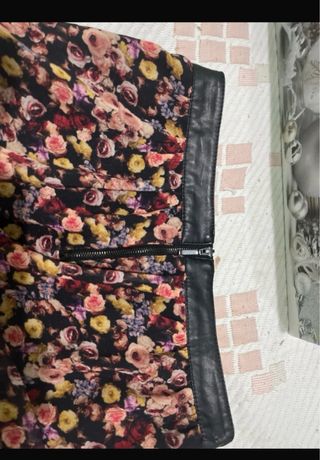 Falda pantalón floral con cremallera