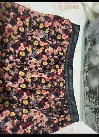 Falda pantalón floral con cremallera
