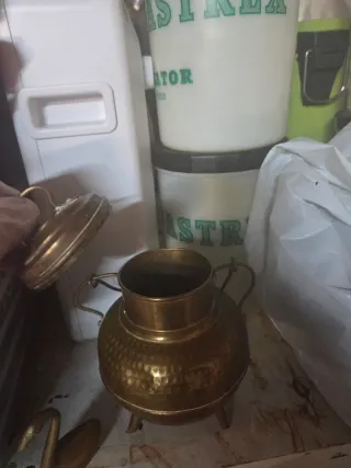 Pieza de metal antigua decorativa