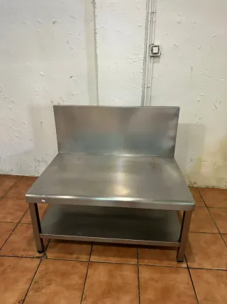 Mesa de acero inoxidable baja