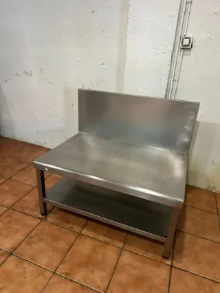 Mesa de acero inoxidable baja