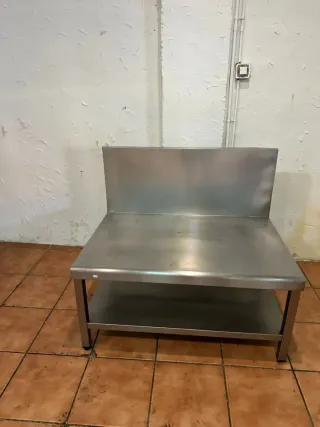 Mesa de acero inoxidable baja