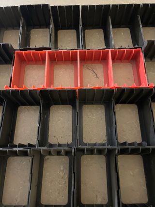 86 Organizadores Plástico Negro y Rojo