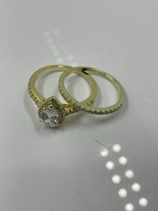 Conjunto de anillos dorados