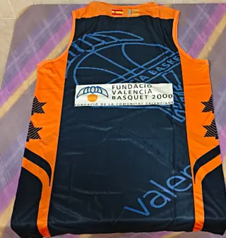 Camiseta del Valencia Basket. Talla L
