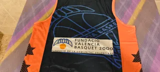 Camiseta del Valencia Basket. Talla L