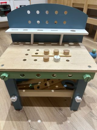 Banco de trabajo de juguete de madera