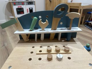 Banco de trabajo de juguete de madera