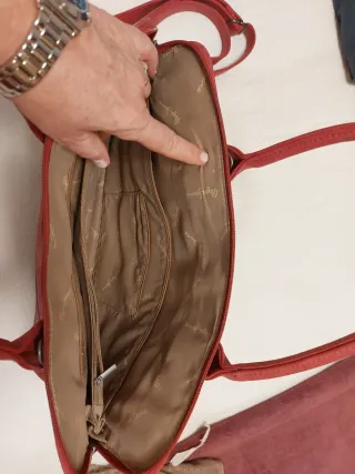 Bolso- cartera Pepe Jeans rojo. Con departamentos.