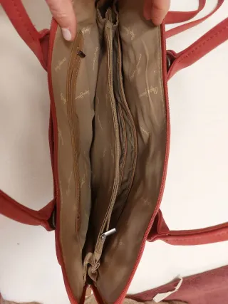 Bolso- cartera Pepe Jeans rojo. Con departamentos.