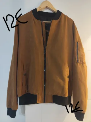 Camisas de manga corta y largas y camisetas.