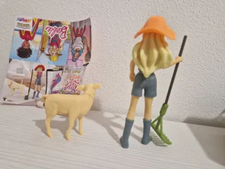 Barbie contadina con capretto e attrezzi