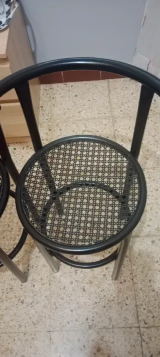 2 Taburetes Bajos Metálicos Negros