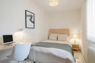 Se alquila habitación