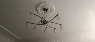 Lámpara de techo plateada con cristales