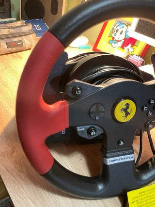 Thrustmaster T150 Volante y Pedales