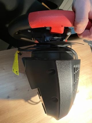 Thrustmaster T150 Volante y Pedales