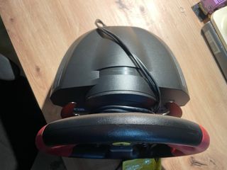 Thrustmaster T150 Volante y Pedales