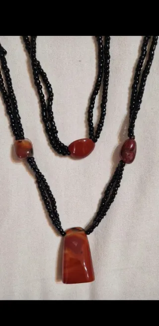 Collana donna perle nere e ciondoli ambra